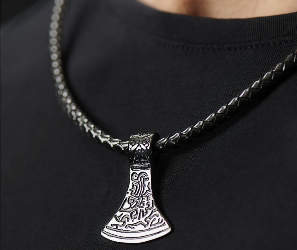 give rune thor’s necklace from trendhim this holiday